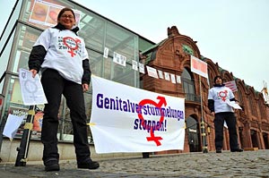 Intersex-Genitalverstümmelungen stoppen! - Aktion DGE 7.3.2012
