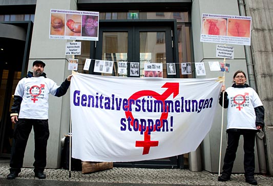 'Genitalverstümmelungen stoppen!' - Aktion von Zwischengeschlecht.org
